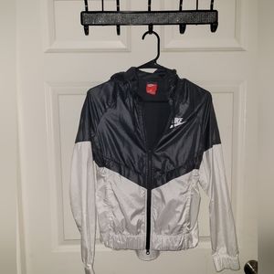 Womems Nike windbreakers active jackets